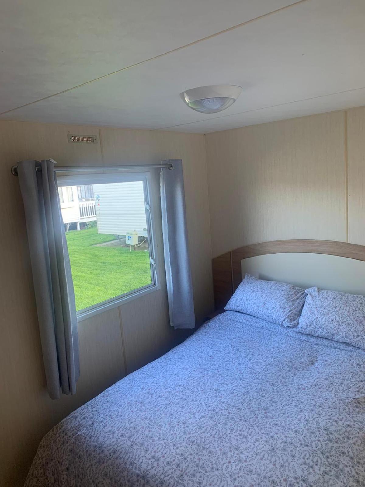 A14 Is A 3 Bedroom Caravan On Whitehouse Leisure Park With Large Decking Apartment