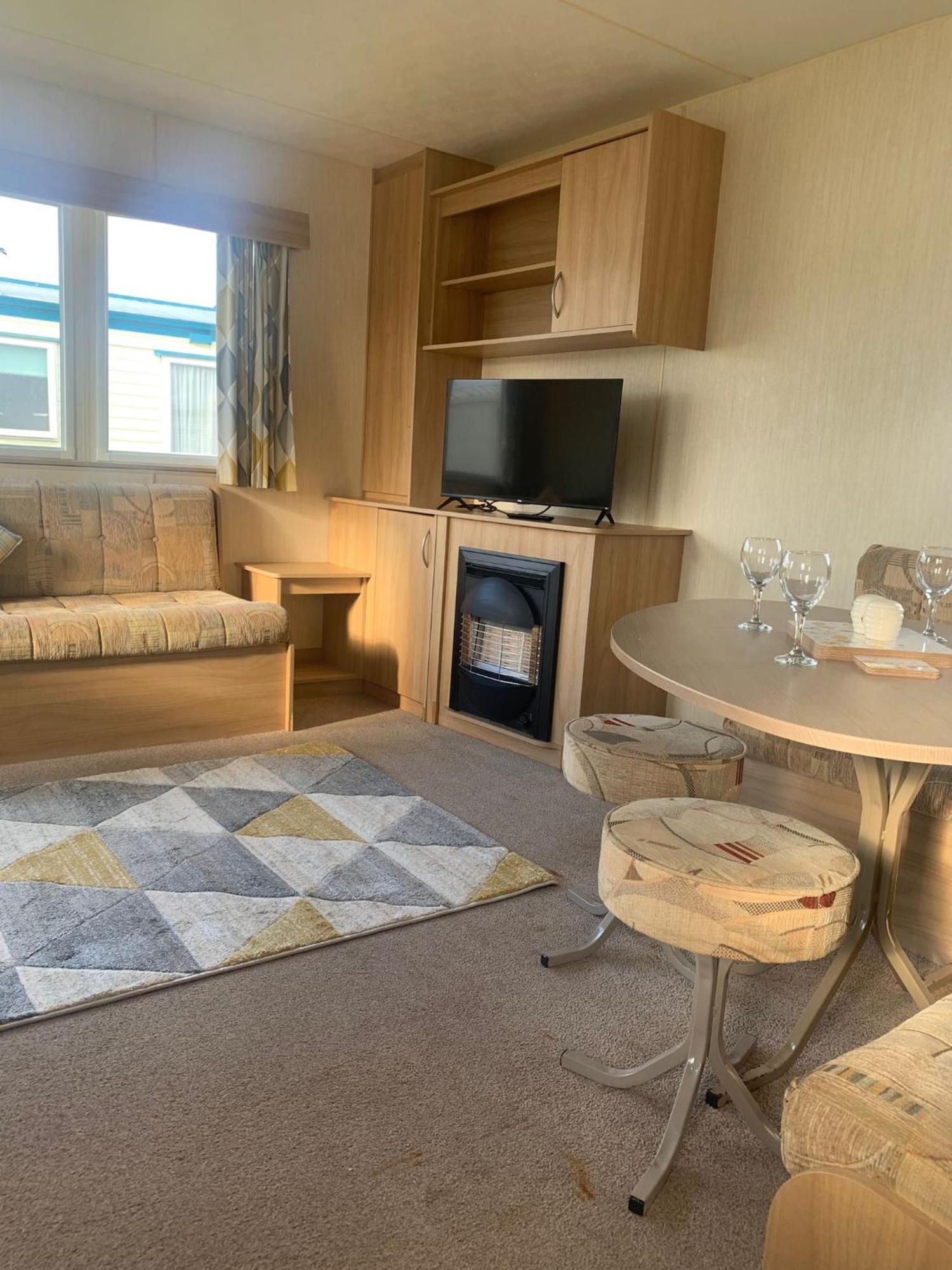 A14 Is A 3 Bedroom Caravan On Whitehouse Leisure Park With Large Decking Apartment Abergele